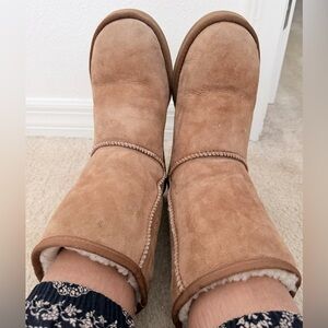 UGG Classic Short Chestnut Suede Winter Boots W7
